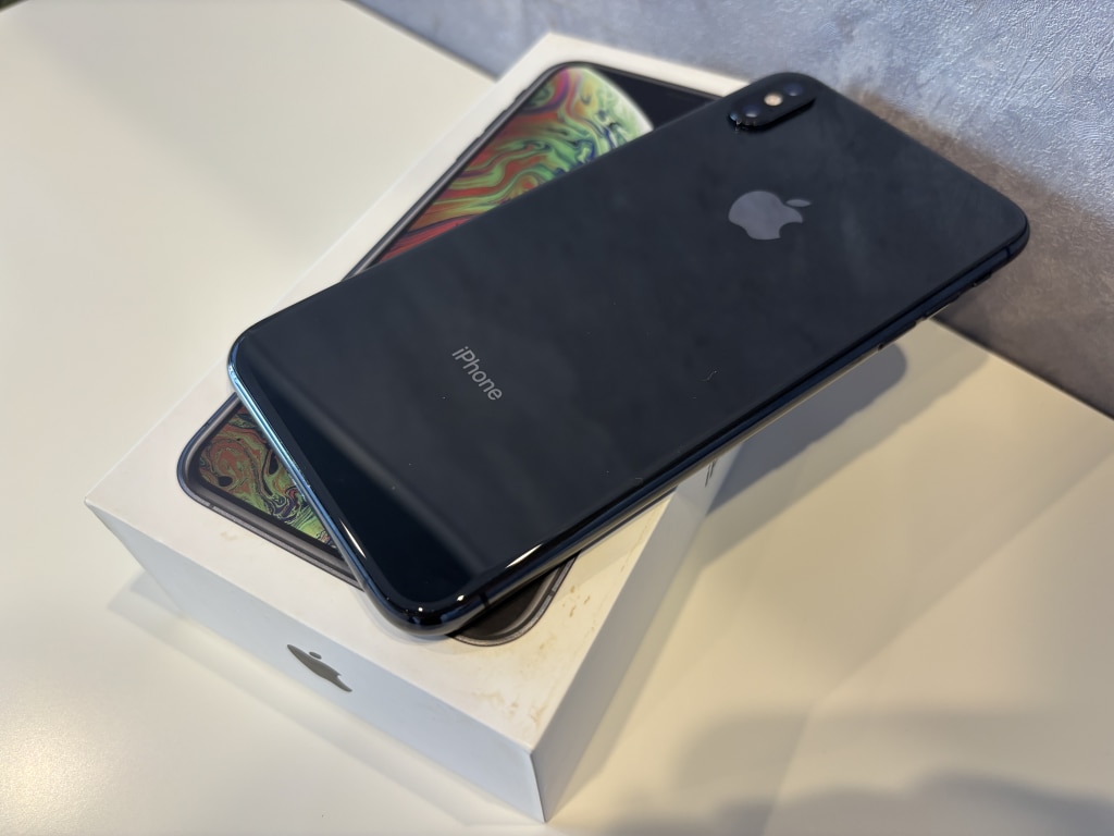 SIMロック解除(docomo)iPhoneXsMAX 256GB スペースグレイ MT6U2J/A