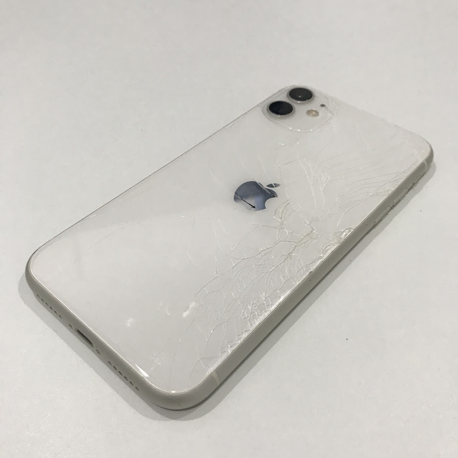SIMロック解除(au)iPhone11 64GB ホワイト MWLU2J/A