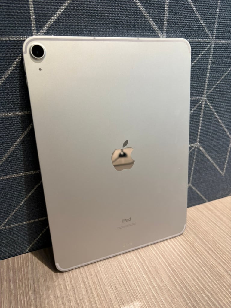 Apple iPad Air（第4世代/2020） Cellular 256GB シルバー MYH42J/A