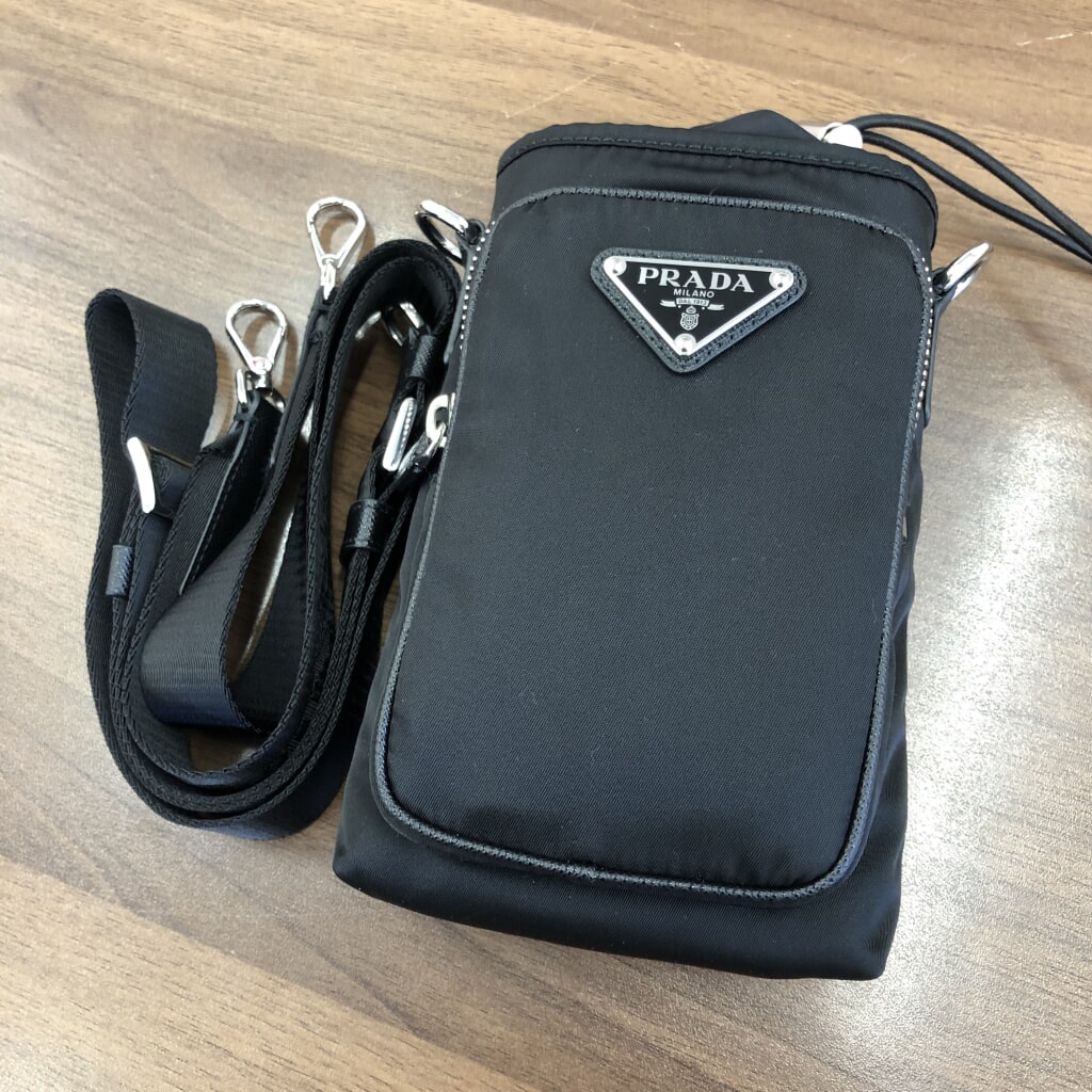 プラダ サフィアーノ Re-Nylon スマートフォンケース 2ZH155
