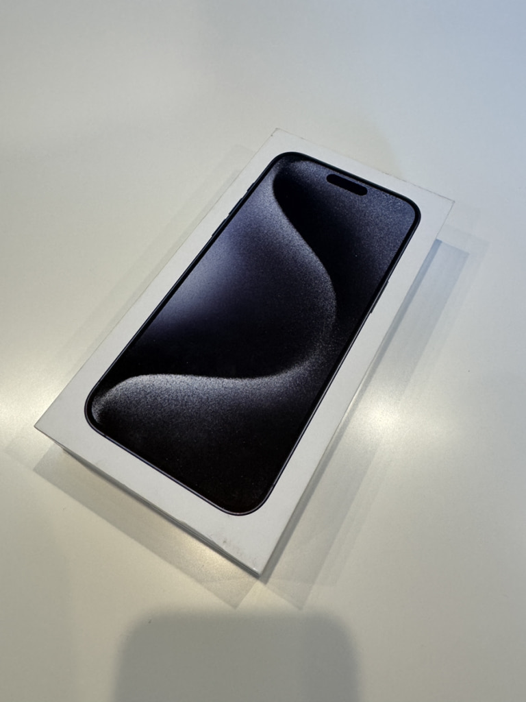 SIMロック解除(au) iPhone15 Pro Max 256GB ブルーチタニウム MU6T3J/A