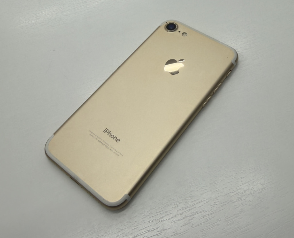 SIMロック解除(Softbank) iPhone7 32GB ゴールド MNCG2J/A