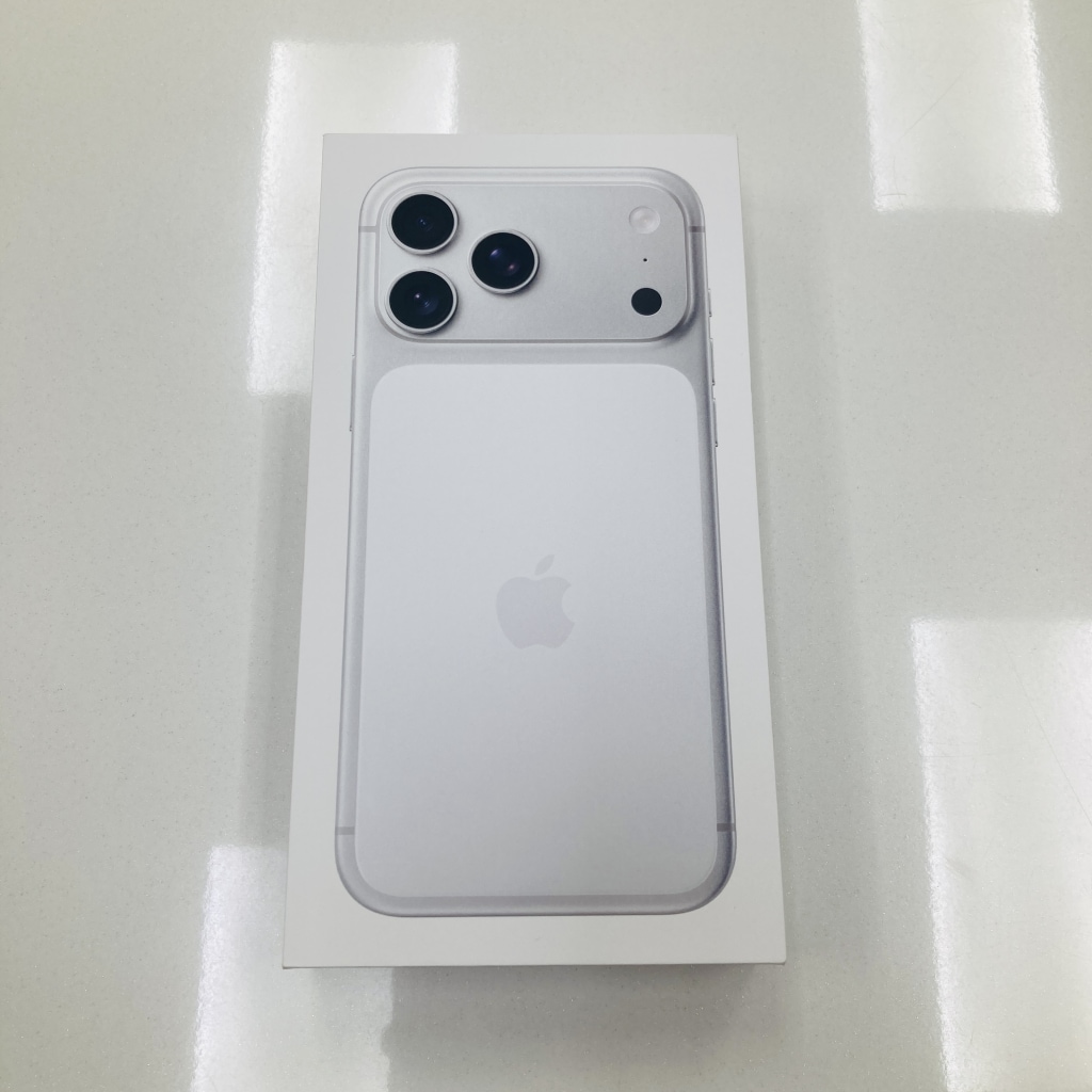 Apple iPhone17 Pro Max 2TB シルバー MFYJ4J/A