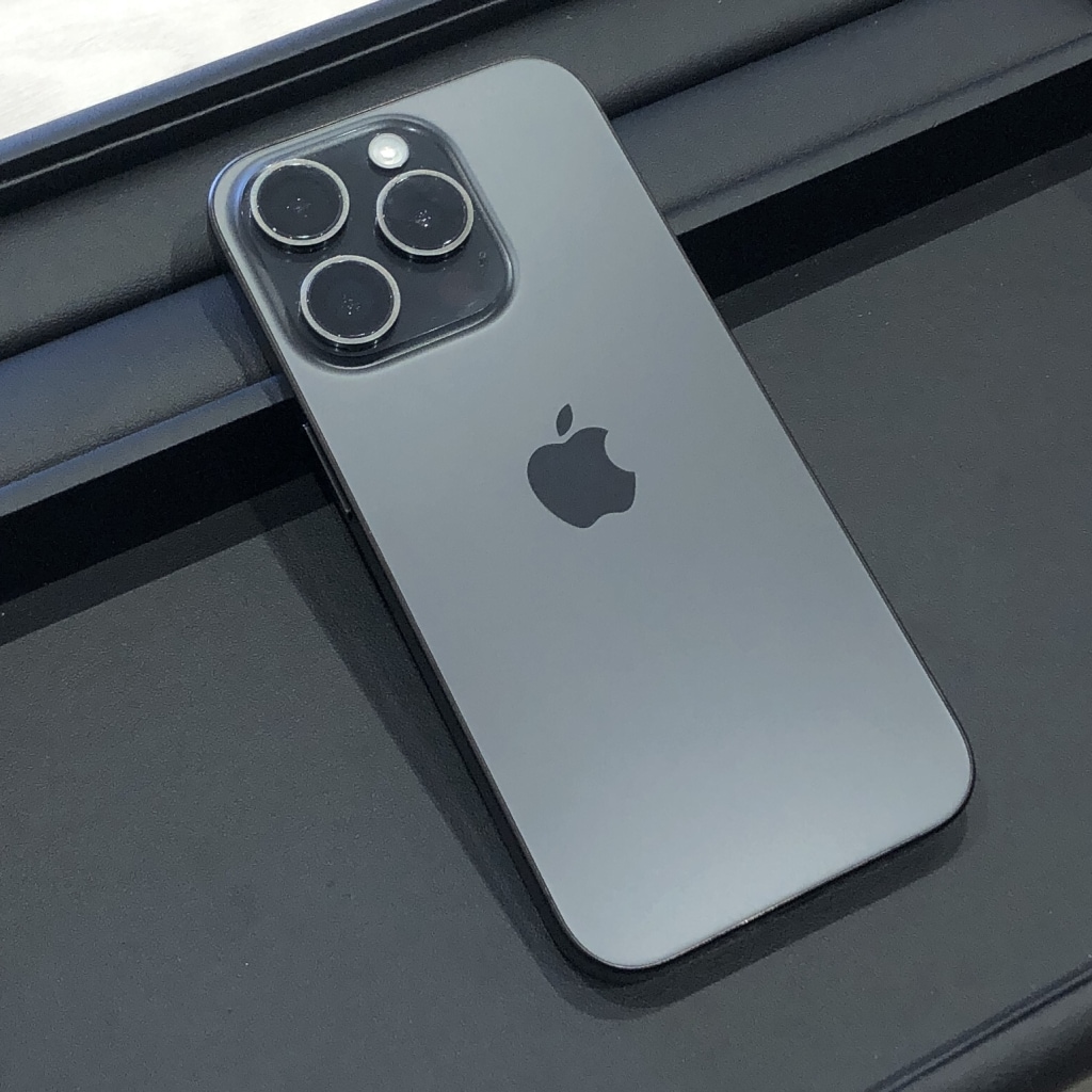 SIMロック解除(docomo) iPhone15 Pro 128GB ブラックチタニウム MTU73J/A