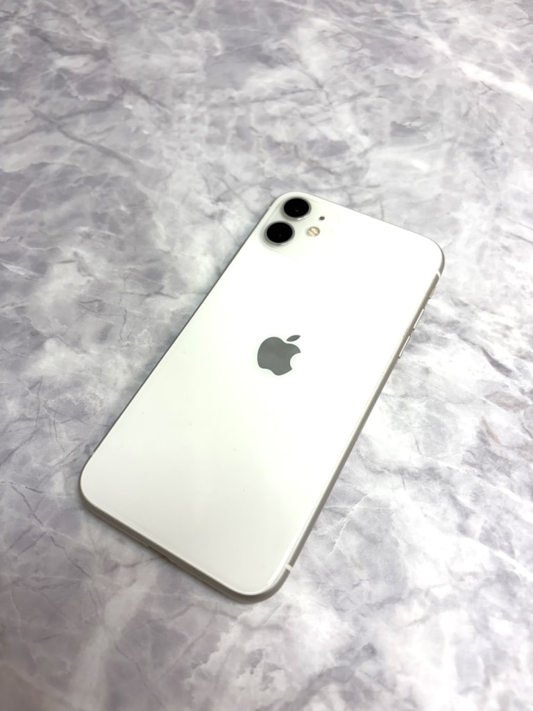 iPhone11 256GB ホワイト MWM82J/A