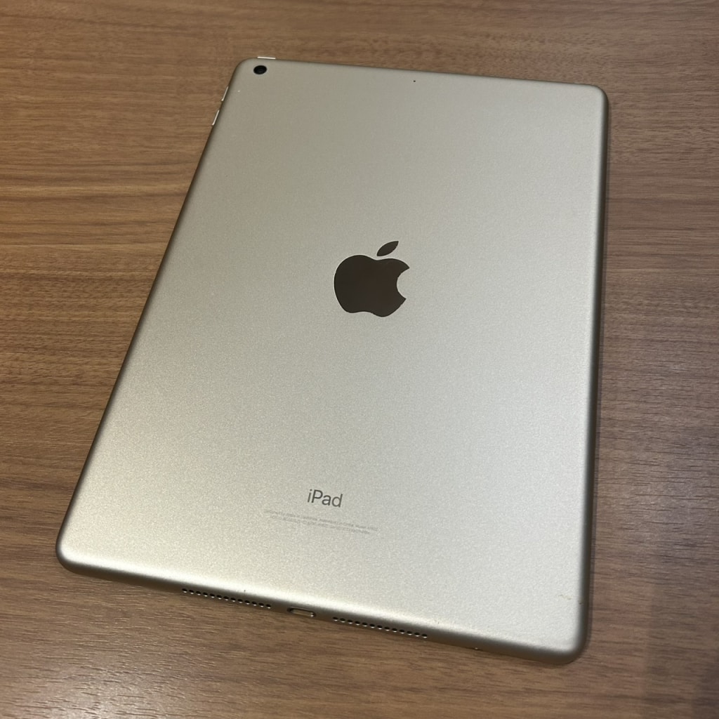 iPad (第5世代) Wi-Fiモデル 32GB ゴールド MPGT2J/A
