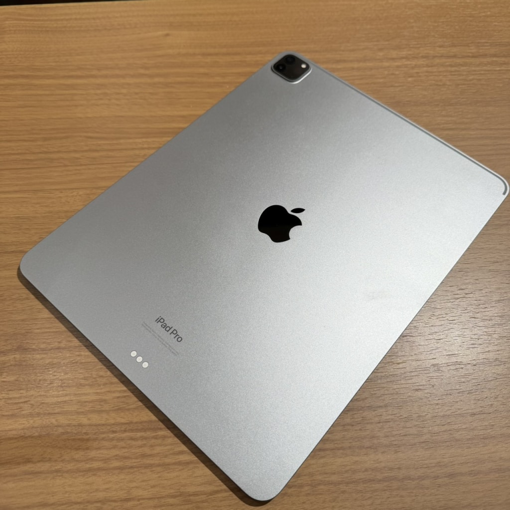 iPad Pro 12.9インチ 第6世代 Wi-Fi 256GB スペースグレイ MNXR3J/A
