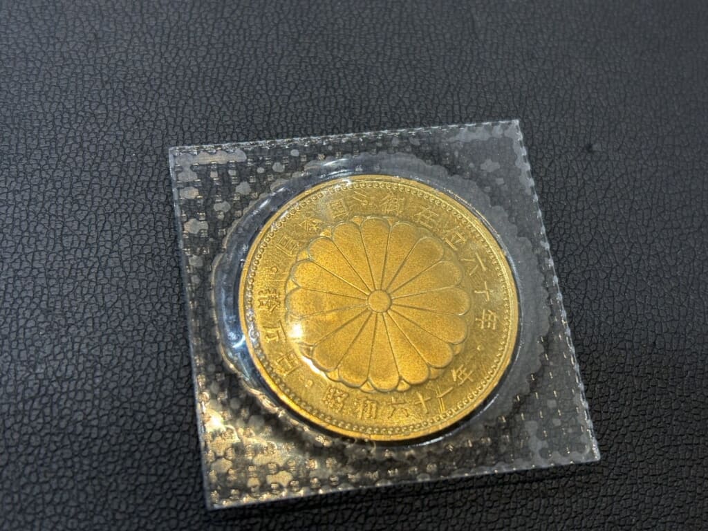 天皇陛下御在位60年記念 10万円金貨