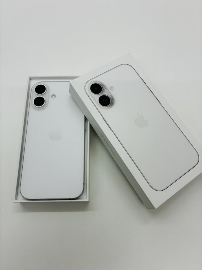SIMロック解除(docomo)iPhone17 256GB ホワイト MG684J/A