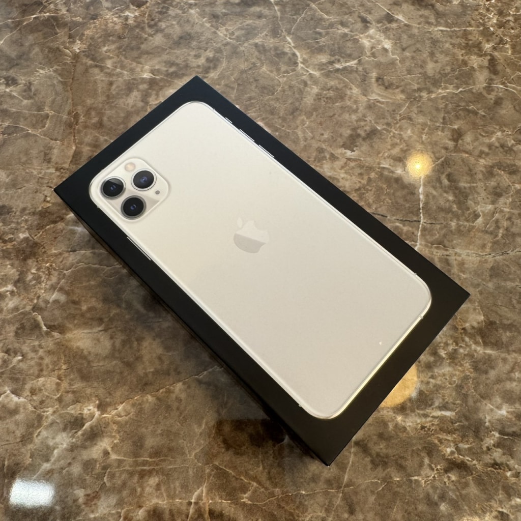 SIMロック解除(Softbank) iPhone11ProMax 256GB シルバー MWHK2J/A