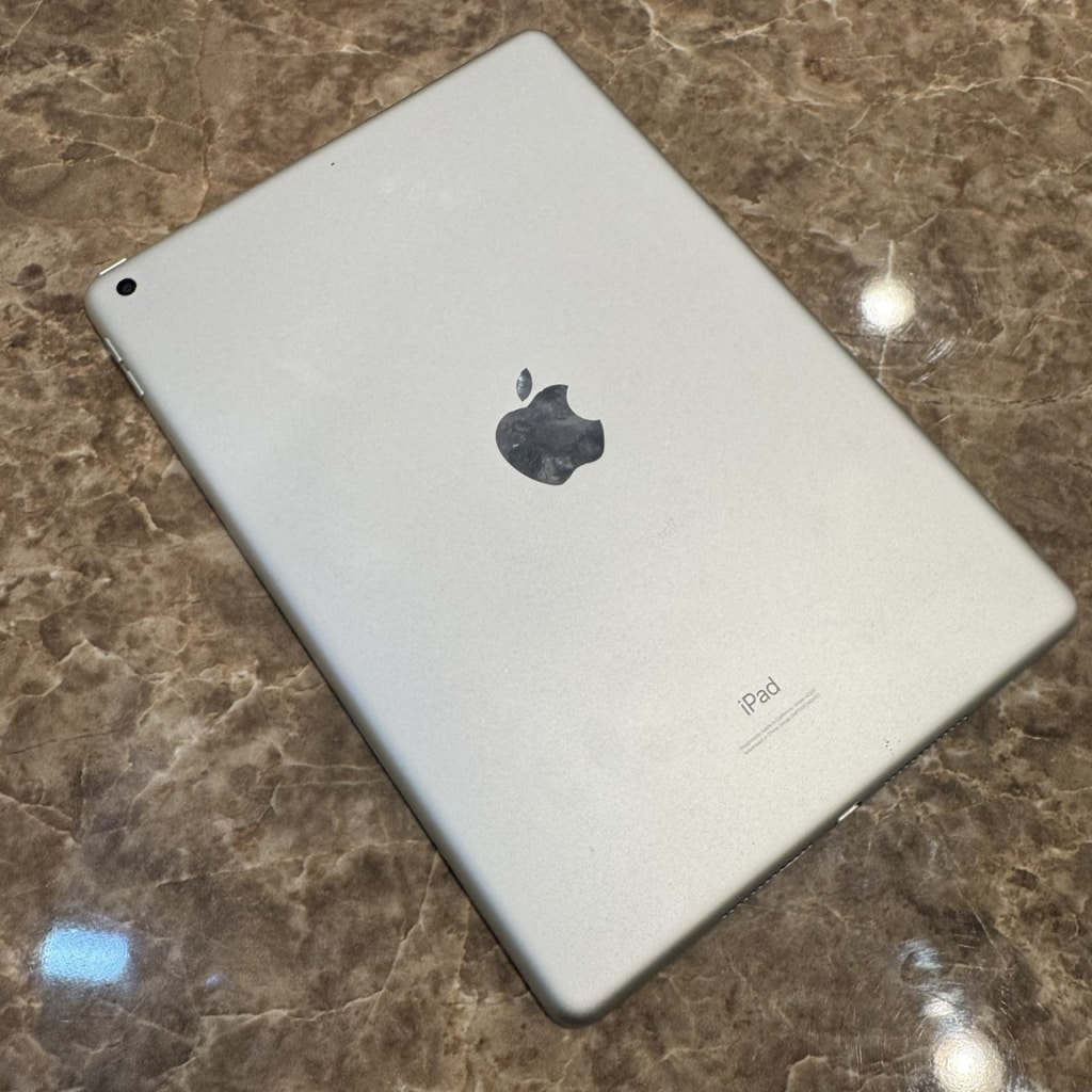 Apple iPad 第8世代 Wi-Fiモデル 32GB シルバー MYLA2J/A
