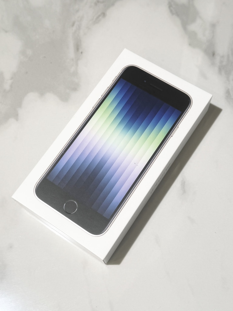 Apple iPhoneSE3 256GB スターライト MMYK3J/A