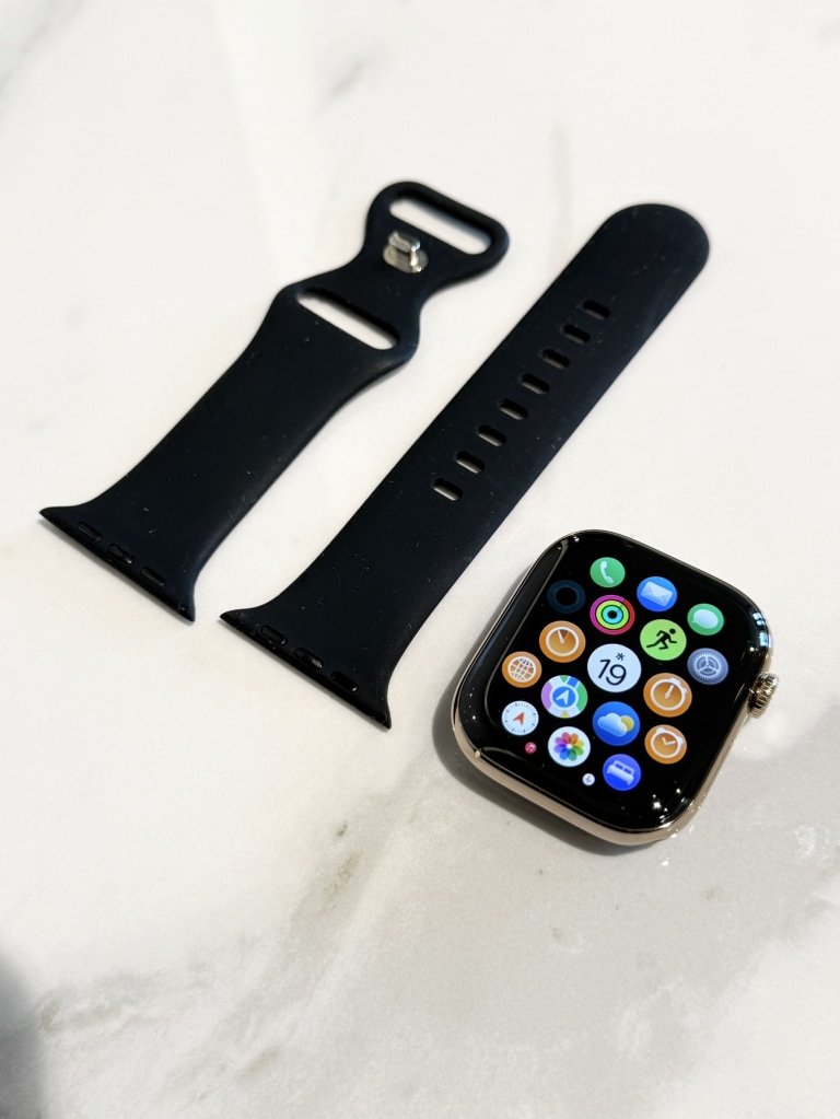 Apple Watch Series11 46mm Cellular ゴールドチタニウムケース/ライトブラッシュスポーツバンド (M/L) MFD64J/A