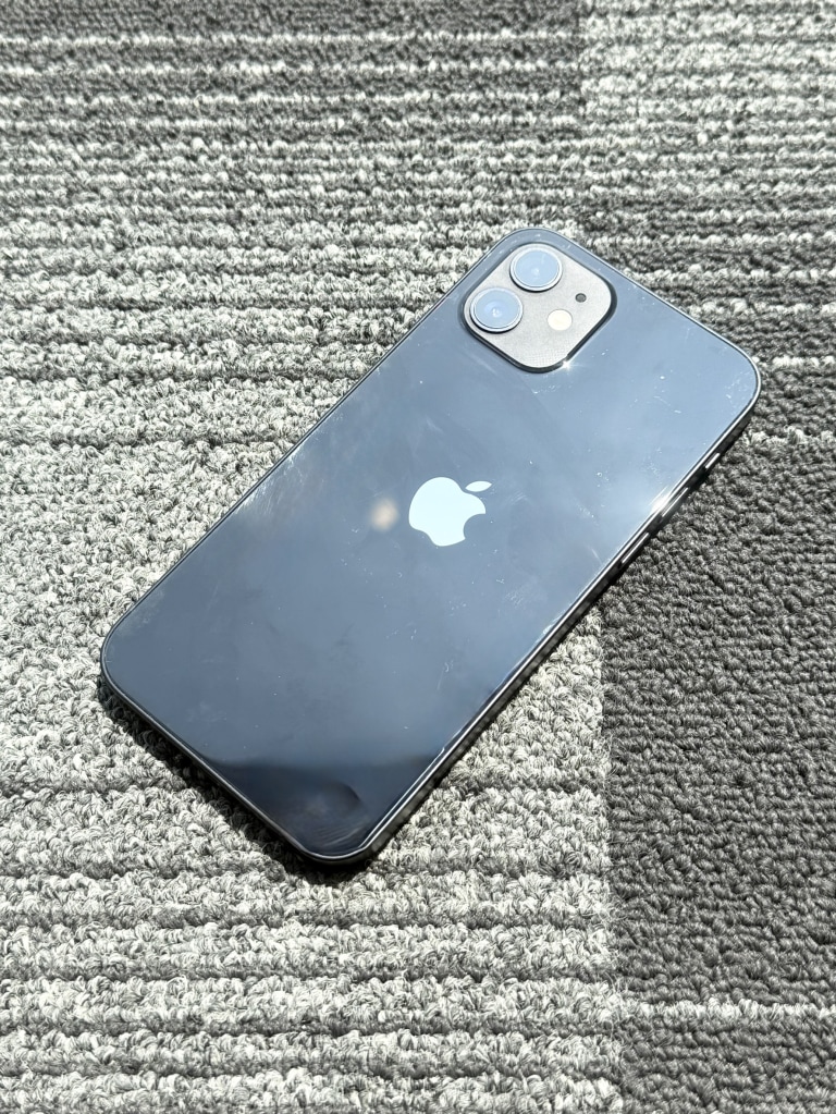 Apple iPhone12 256GB ブラック MGJ03J/A