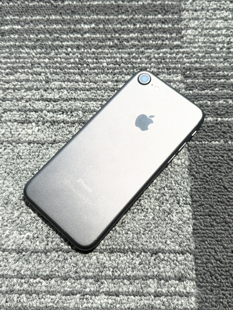 Apple iPhone7 128GB ブラック MNCK2J/A