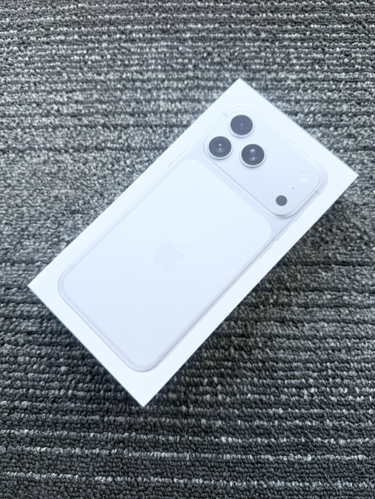 Apple iPhone17 Pro Max 2TB シルバー MFYJ4J/A