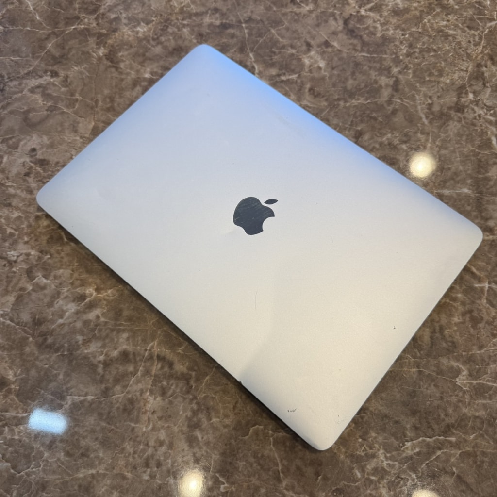 Apple MacBook Air 13インチ 2020 8GB 256GB M1シルバー MGN93J/A