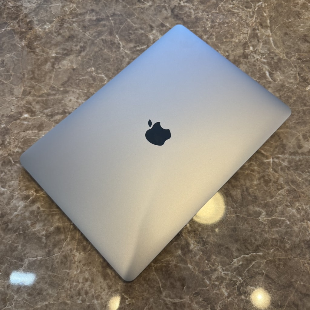 MacBook Air 13-inch 8GB 256GB Core i3 A2179
