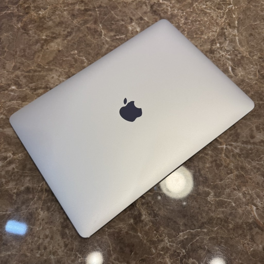 MacbookPro 2019 13インチ MUHQ2J/A