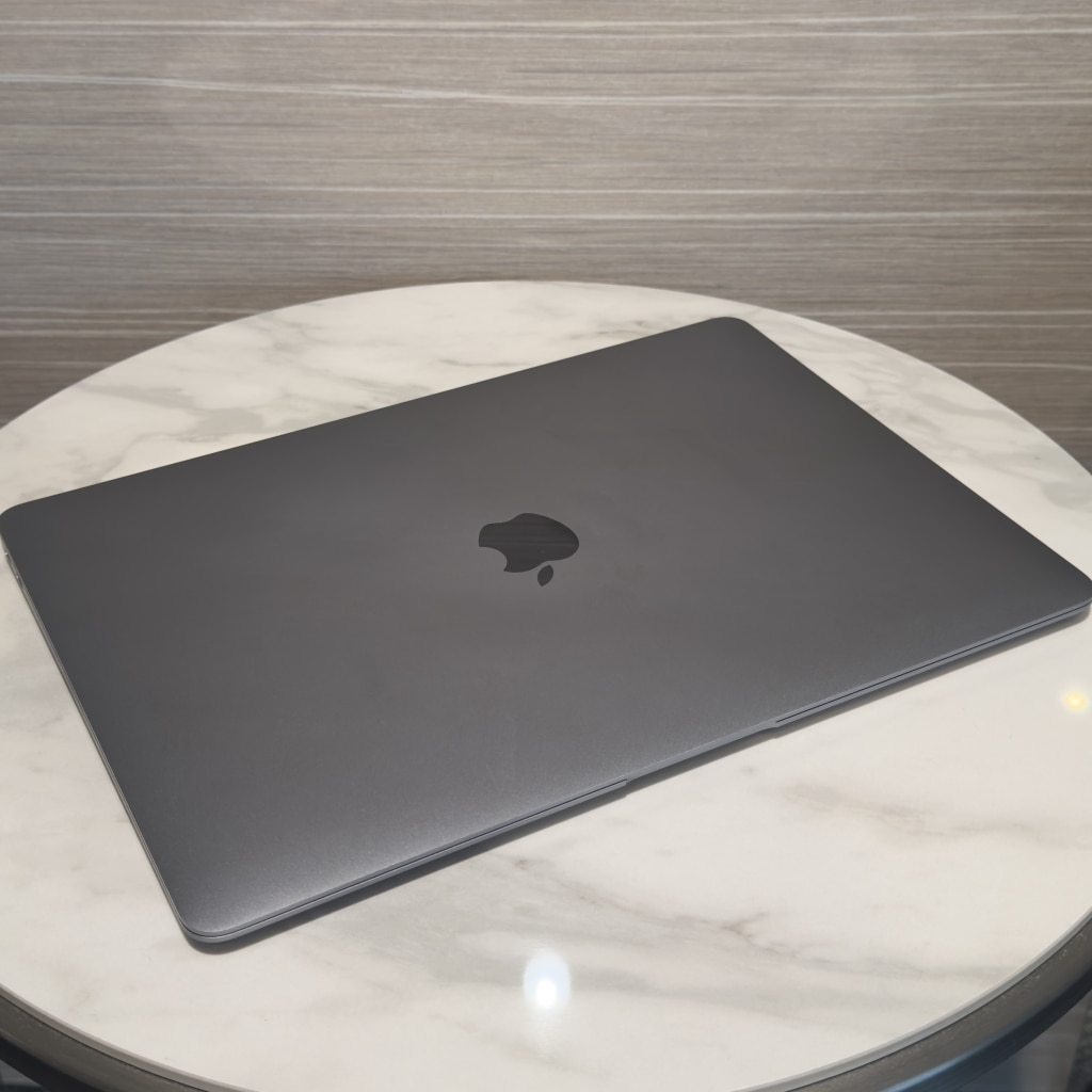 MacBookAir 13インチ 8GB 256GB スペースグレイ MGN63J/A