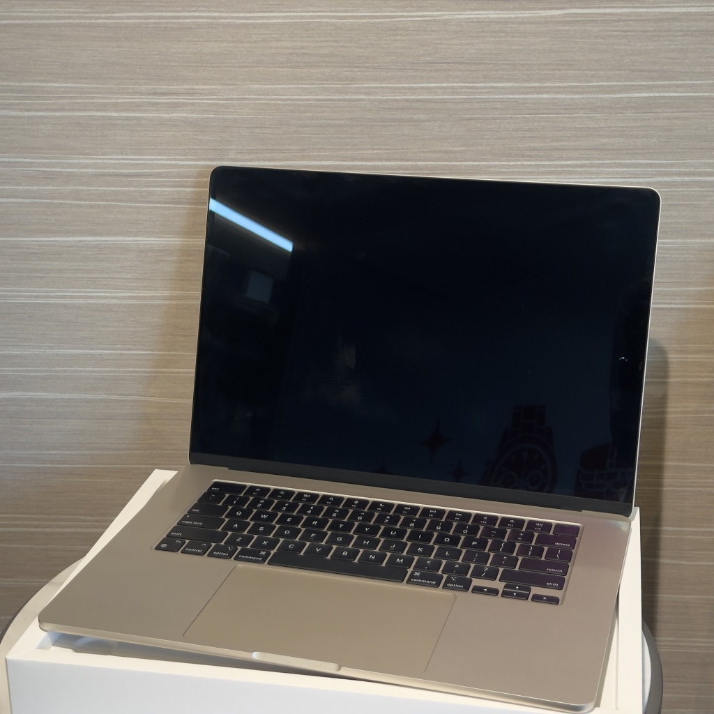 Apple MacBook Air 15インチ M3 16GB/256GB スターライト USキーボード MC9F4J/A
