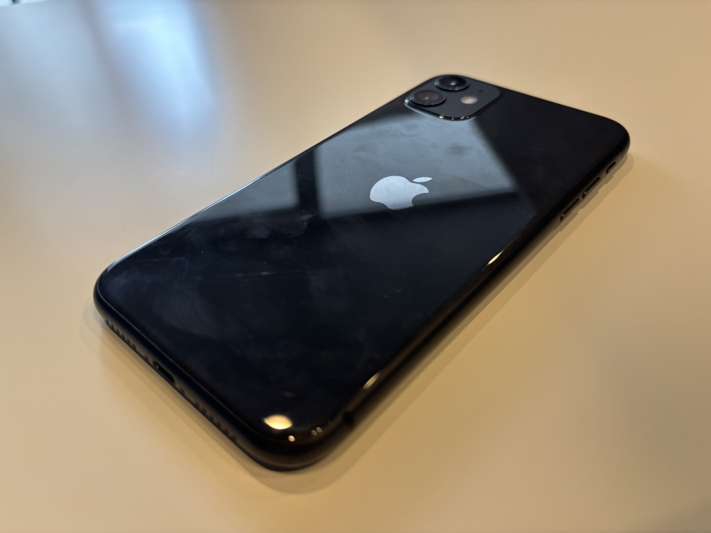 SIMロック解除(Softbank)iPhone11 128GB ブラック MWM02J/A