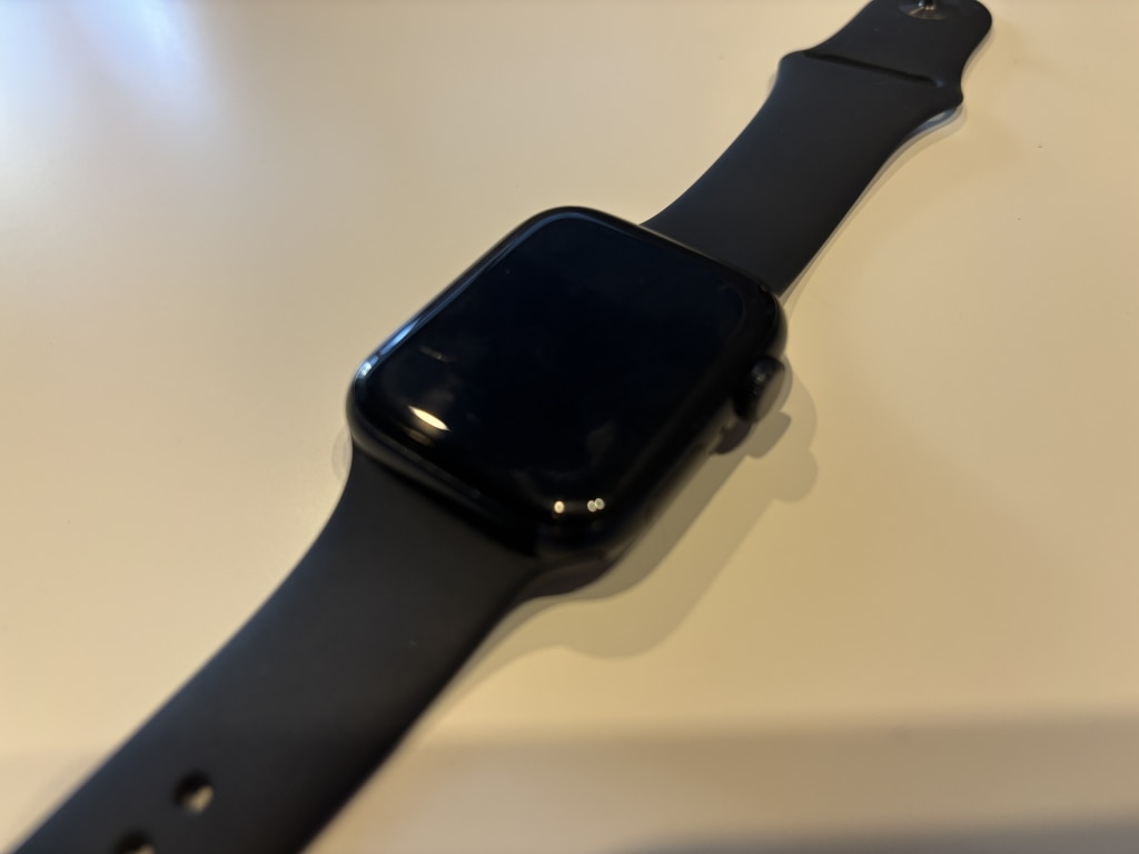 Apple Watch SE2 GPSモデル 44mm ミッドナイトアルミニウムケース MNK03J/A