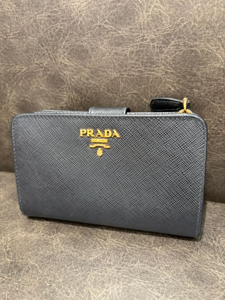 プラダ サフィアノ 財布