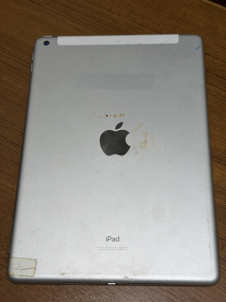Apple iPad(第8世代) 10.2インチ 32GB シルバー SIMフリー [MYMJ2J/A]