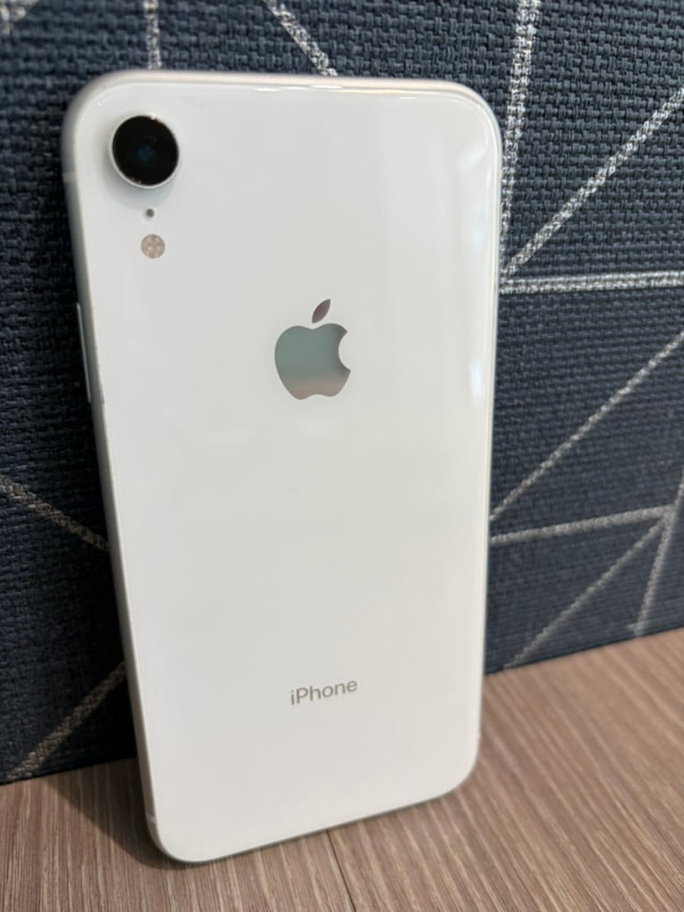 Apple iPhoneXR 128GB ホワイト MT0J2J/A