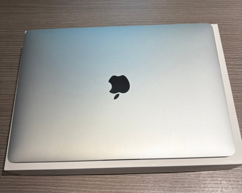 Apple MacBook Air 2020 13インチ 8GB 256GB シルバー MWTK2J/A