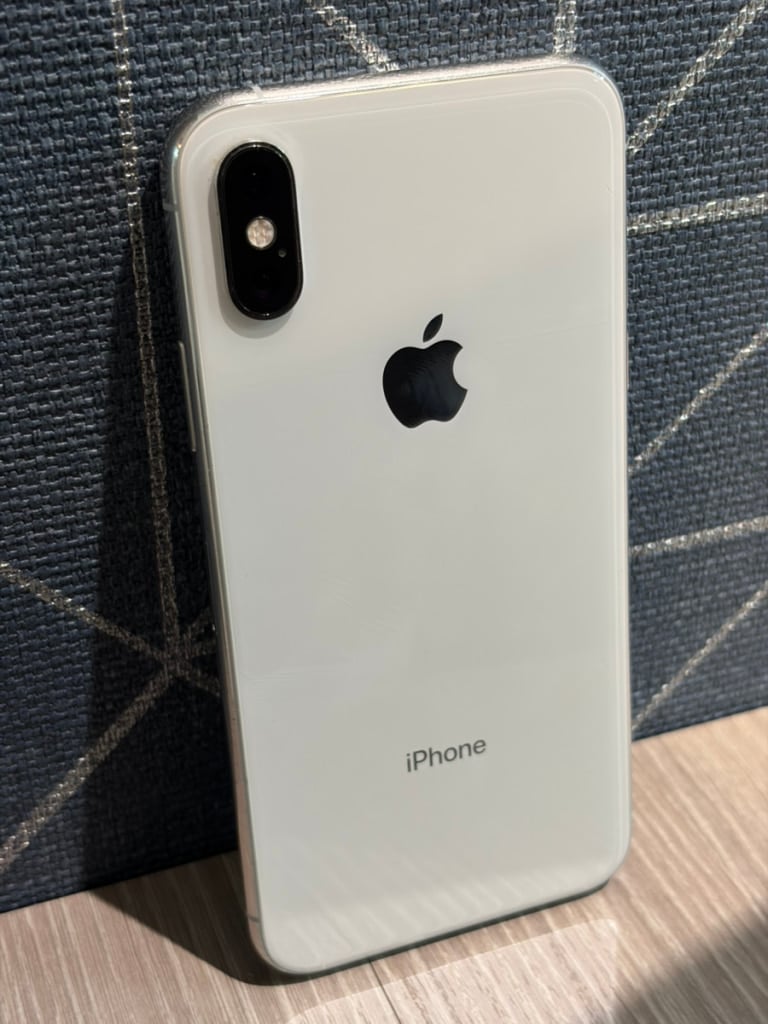 Apple iPhoneXS 256GB シルバー MTE12J/A