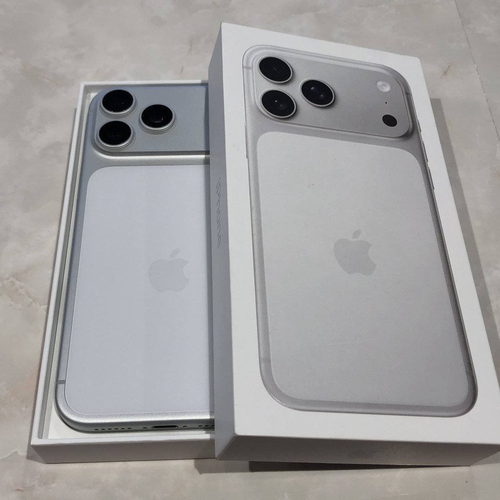 SIMロック解除(au) iPhone17 Pro Max 256GB シルバー MFY84J/A