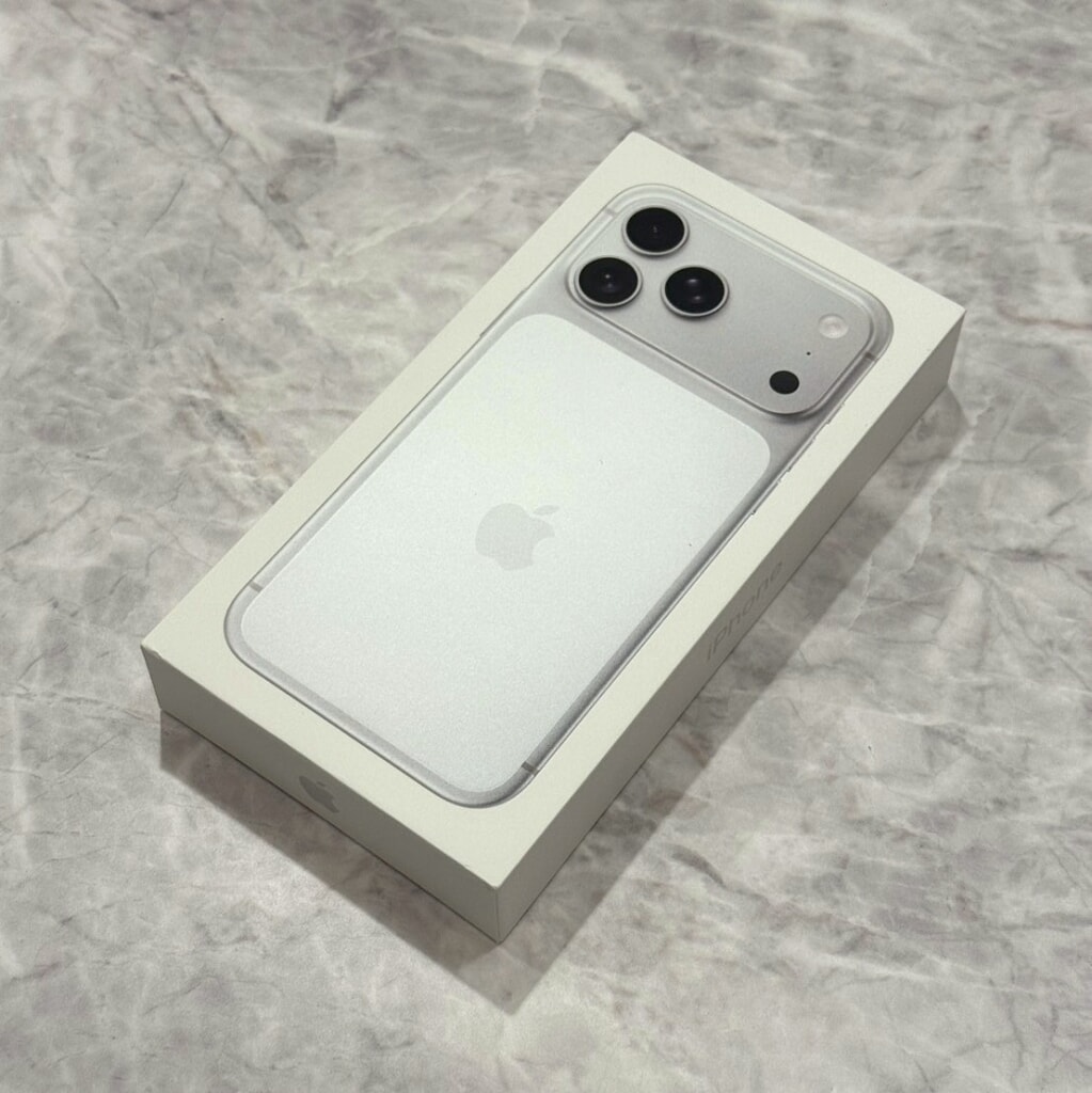 Apple iPhone17 Pro Max 256GB シルバー MFY84J/A