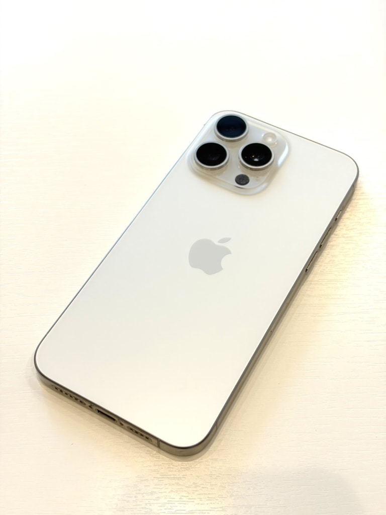 iPhone15 Pro Max 256GB ホワイトチタニウム MU6Q3J/A
