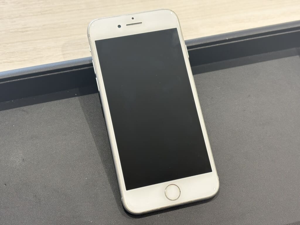 au/SiMロック解除 iPhon8 64GB シルバー MQ792J/A