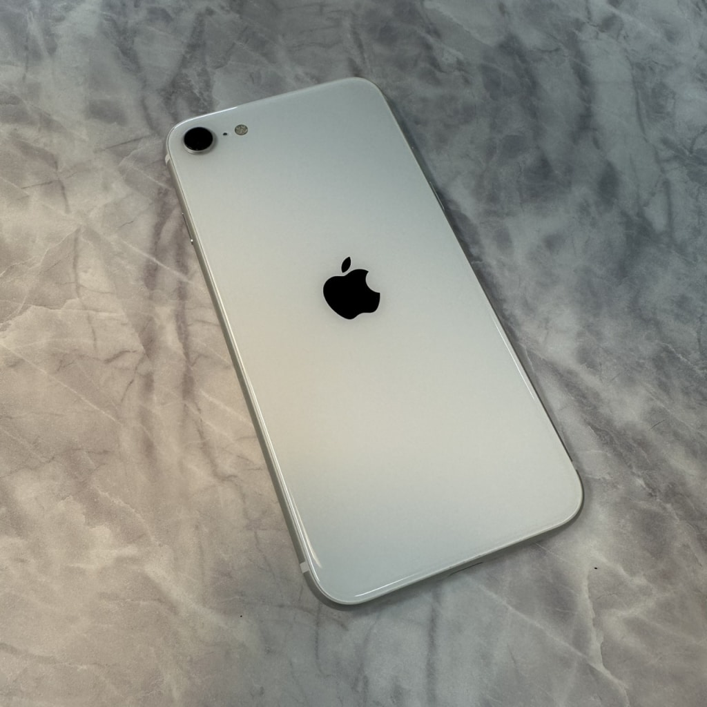 SIMロック解除(docomo) iPhoneSE 第2世代 64GB ホワイト MHGQ3J/A