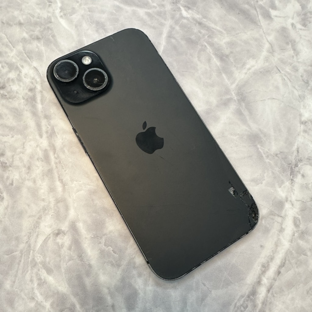 赤ロム SIMロック解除(docomo)iPhone15 128GB ブラック MTMH3J/A