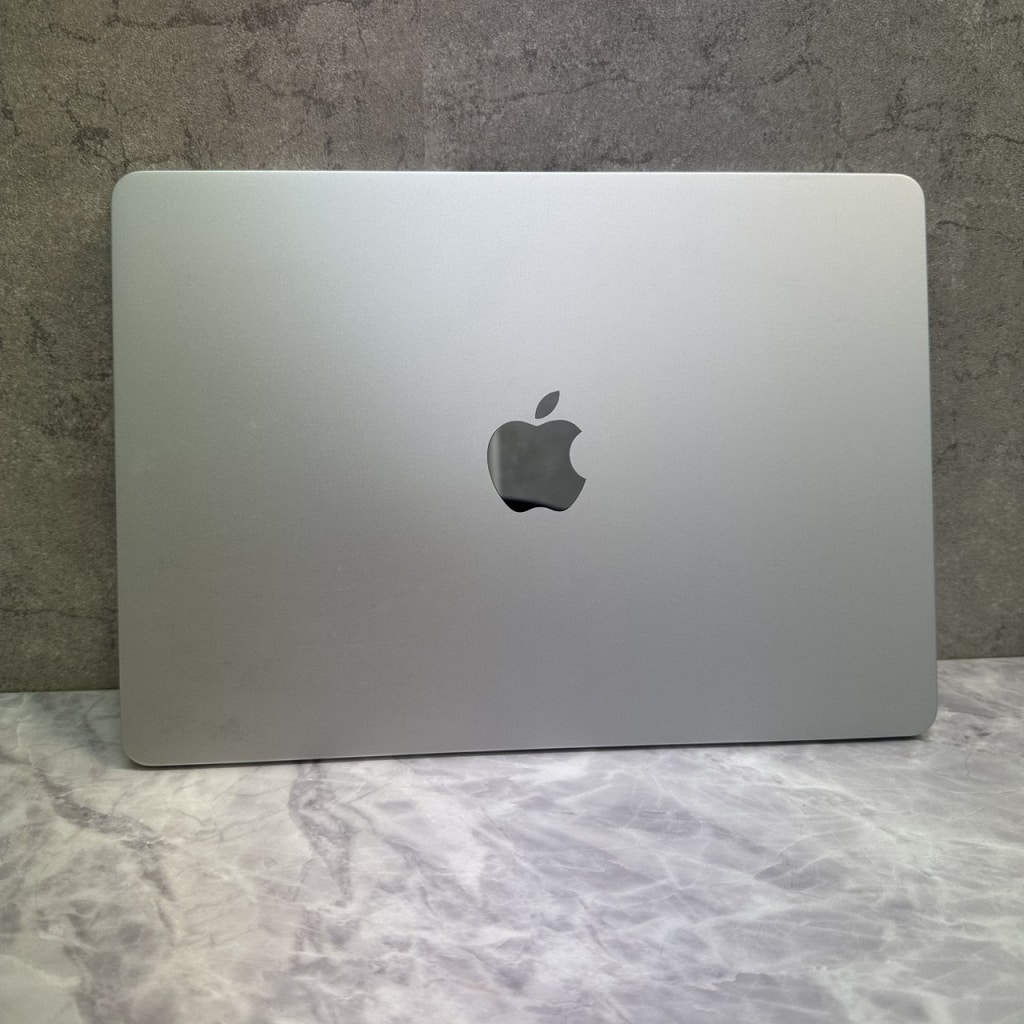 MacBook Air 13インチ 2025 M4 16GB 256GB MW0W3J/A A3240