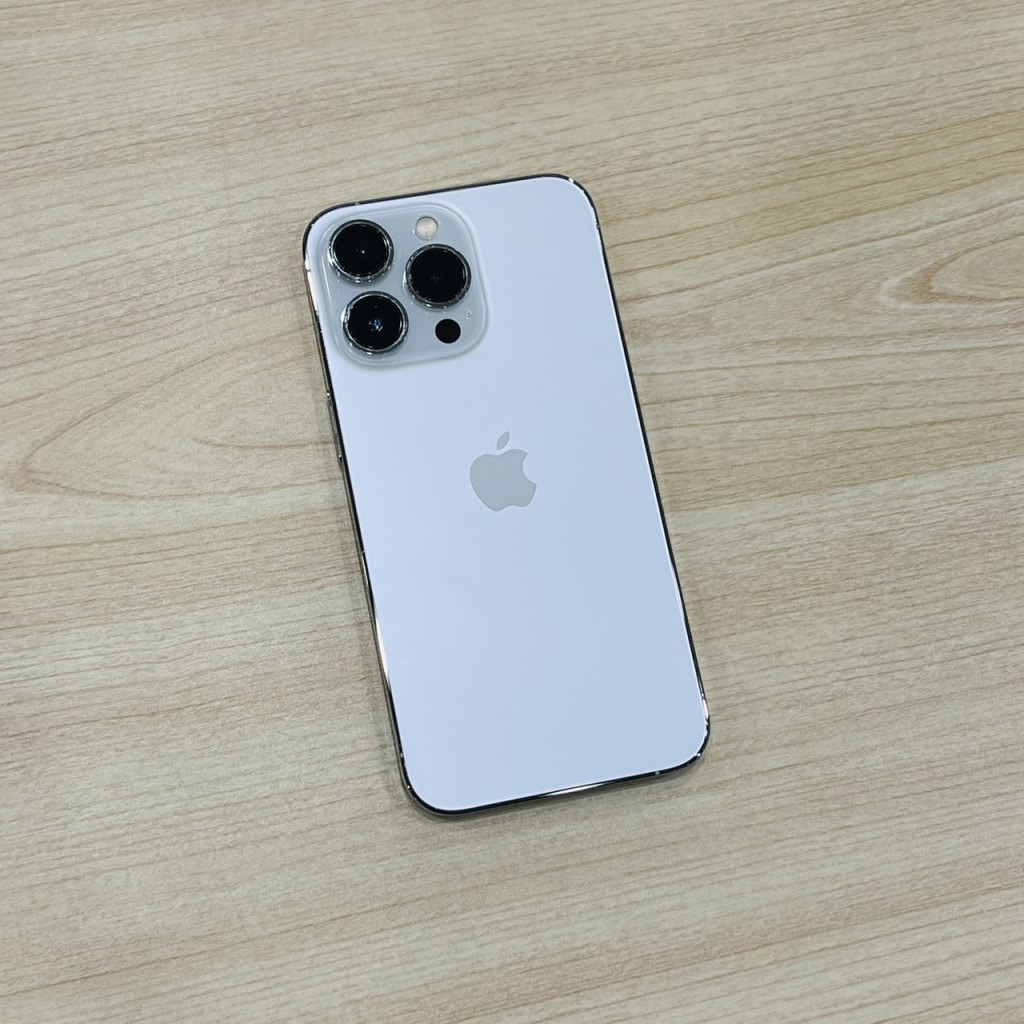 SIMロック解除(docomo) iPhone13 Pro 256GB シルバー MLUP3J/A