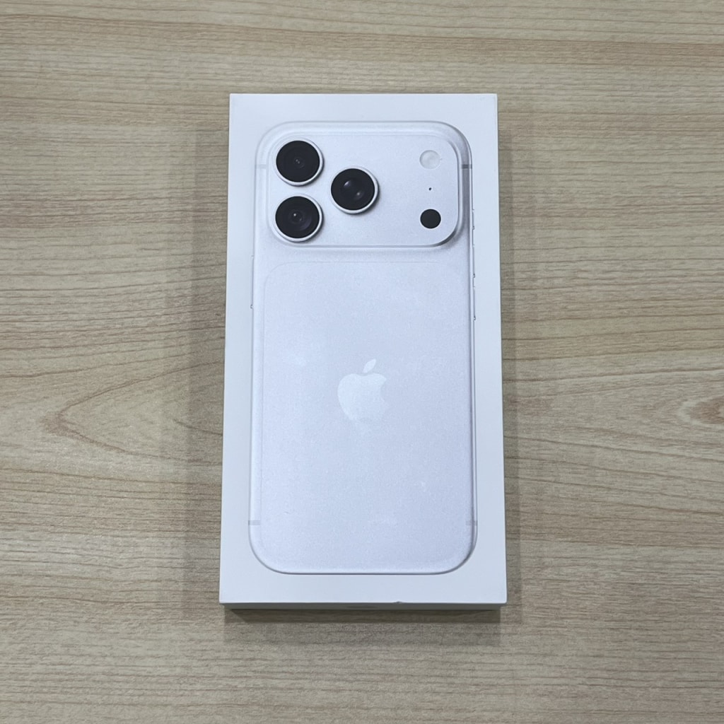 SIMロック解除(Softbank) iPhone18 Pro 512GB シルバー MJRC4J/A