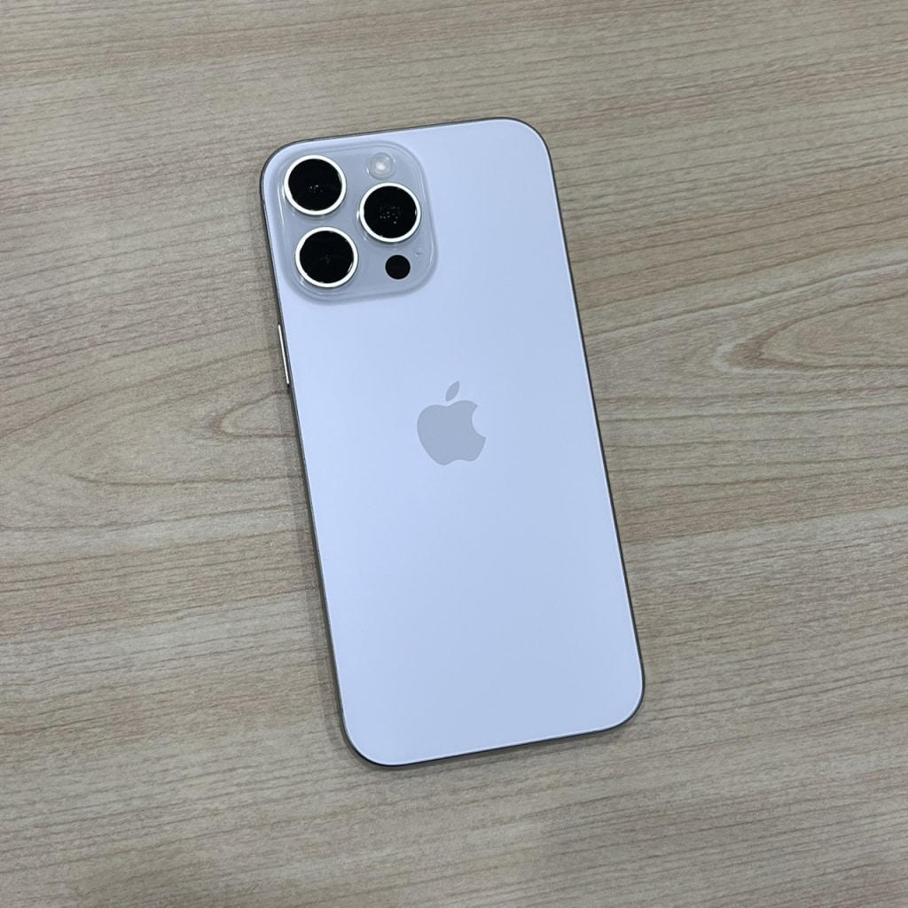 SIMロック解除(au) iPhone16 Pro Max 256GB ホワイトチタニウム MYWH3J/A