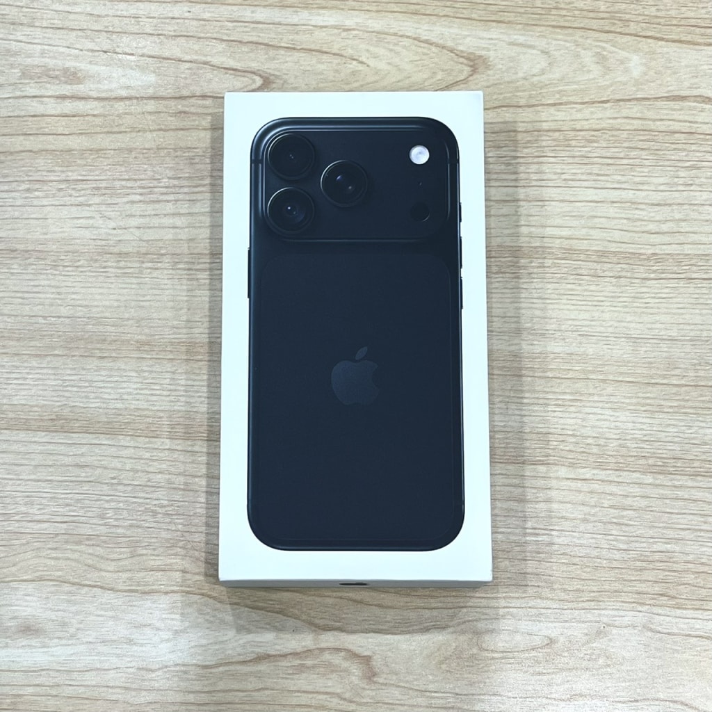 SIMロック解除(docomo) iPhone18 Pro 512GB ブラック MJR94J/A
