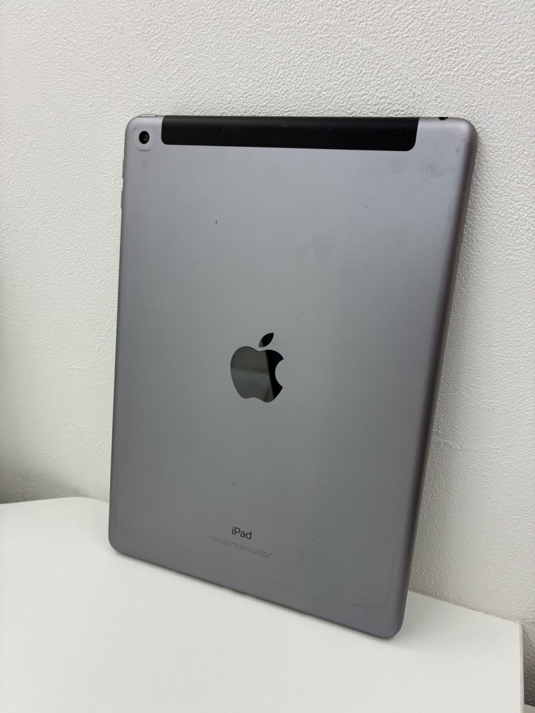 iPad (第6世代) cellular 32GB スペースグレイ MR6N2J/A