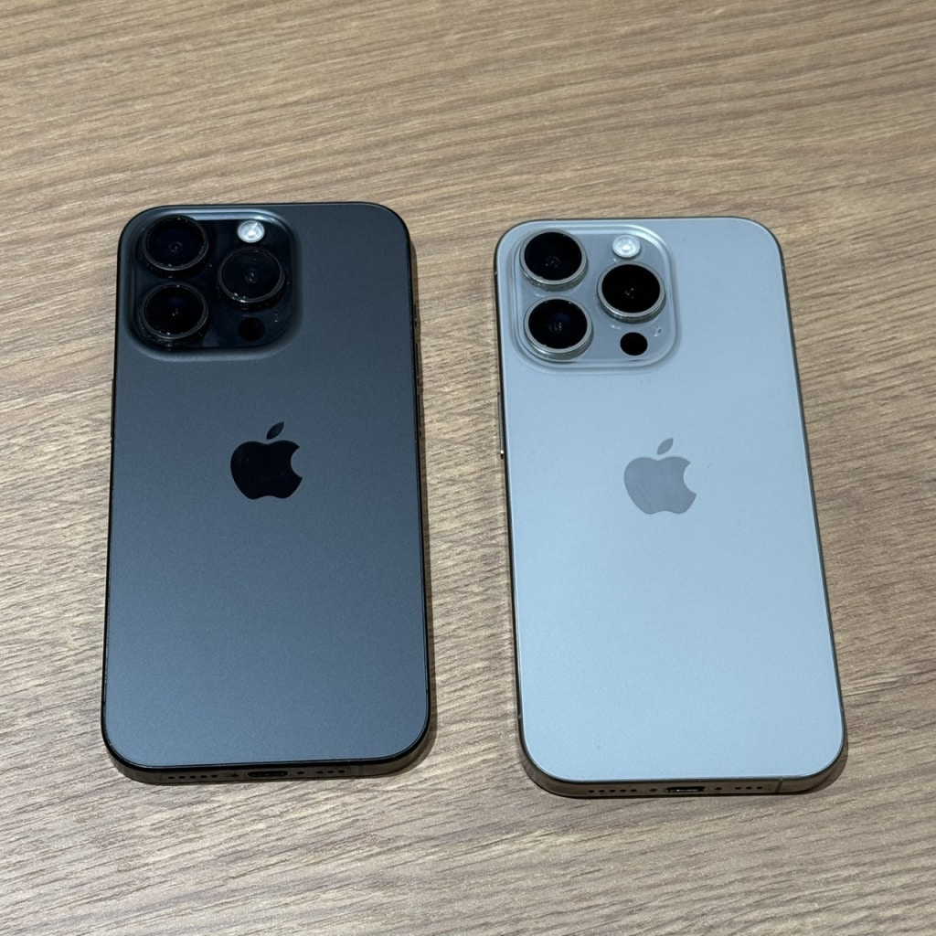 iPhone 15 Pro 512GB ブラックチタニウム/ナチュラルチタニウム