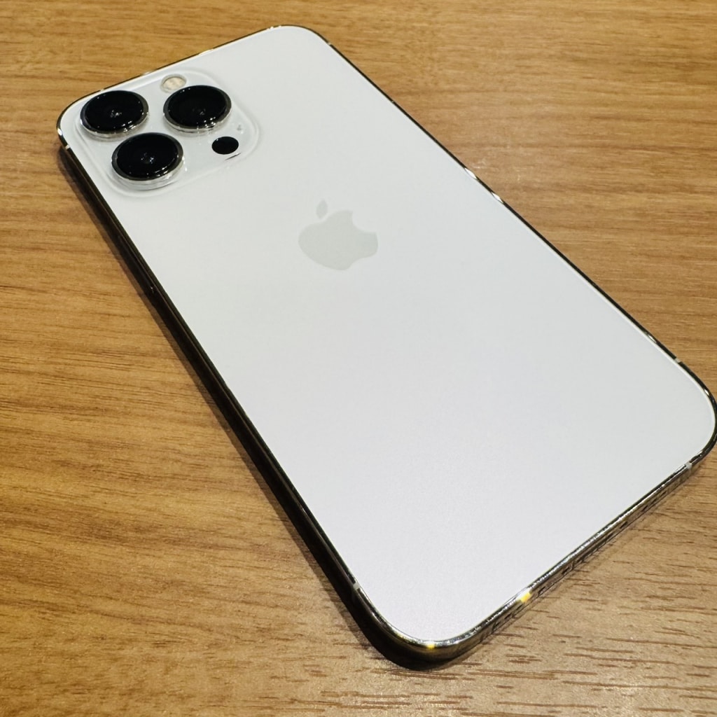 SIMロック解除(au) iPhone13Pro 256GB シルバー MLUP3J/A