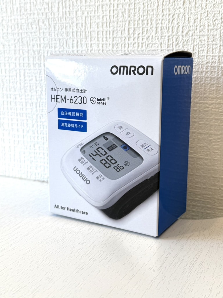 オムロン 手首式血圧計 HEM-6230