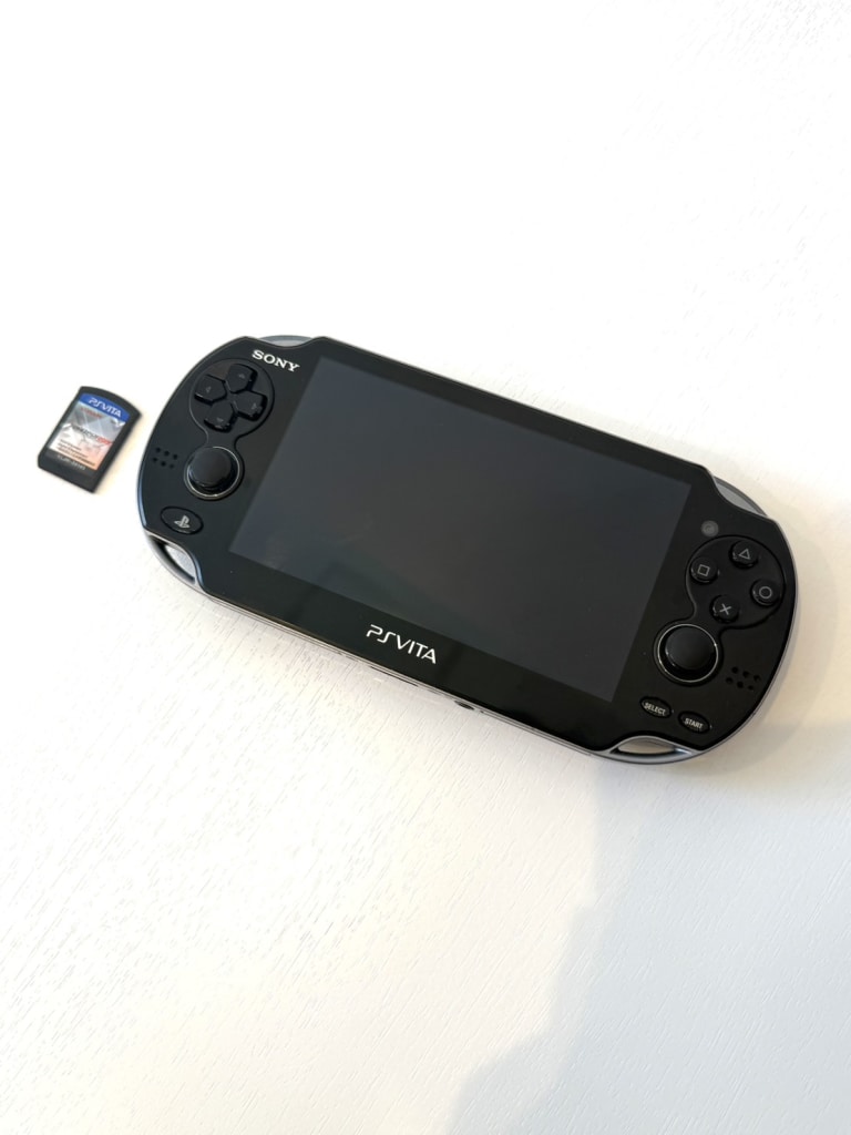 PlayStation Vita 3G/Wi-Fiモデル ブラック PCH-1100