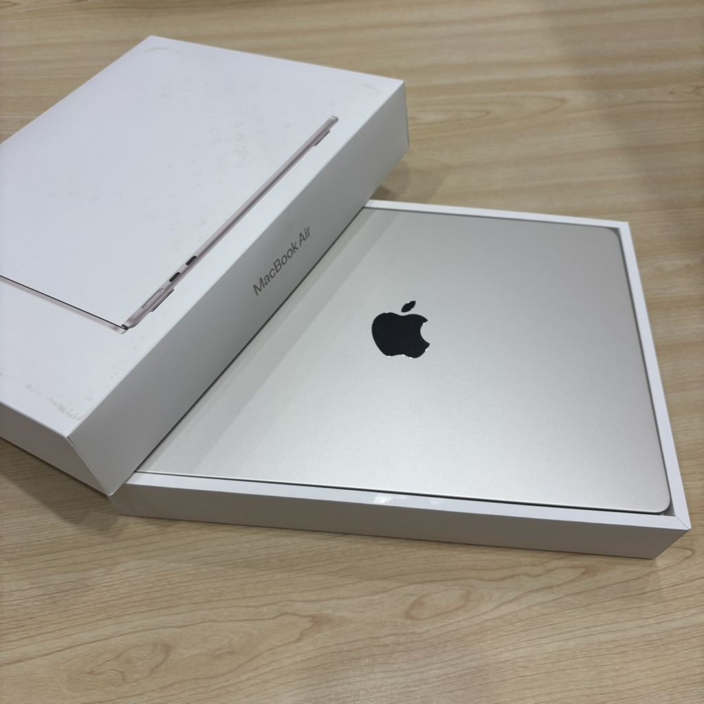 MacBook Air 2025 M4 13インチ 16GB 256GB MW0Y3J/A