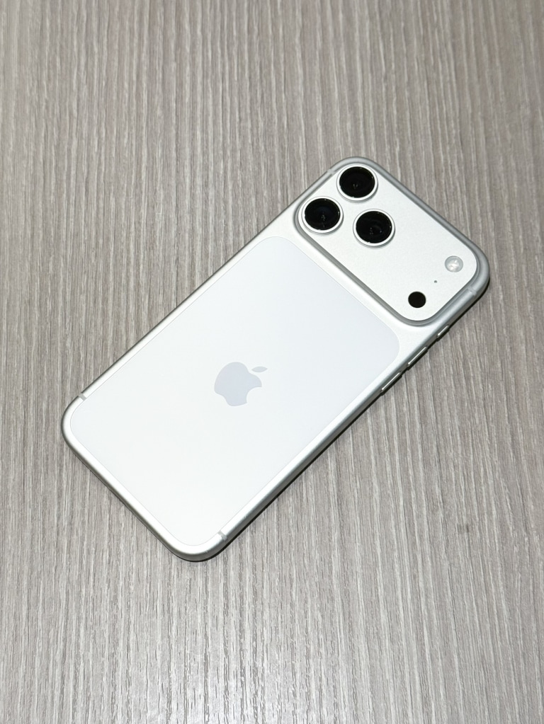 Apple iPhone17 Pro Max 256GB シルバー MFY84J/A